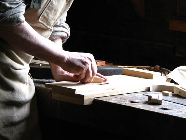 Ofrecemos un servicio de <strong>carpinterÃ­a  de madera y ebanisterÃ­a en Cambre</strong> adaptado a las necesidades del <strong>cliente</strong>.
